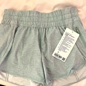 Lulu lemon Tracker LR Shorts 4” lined size 8